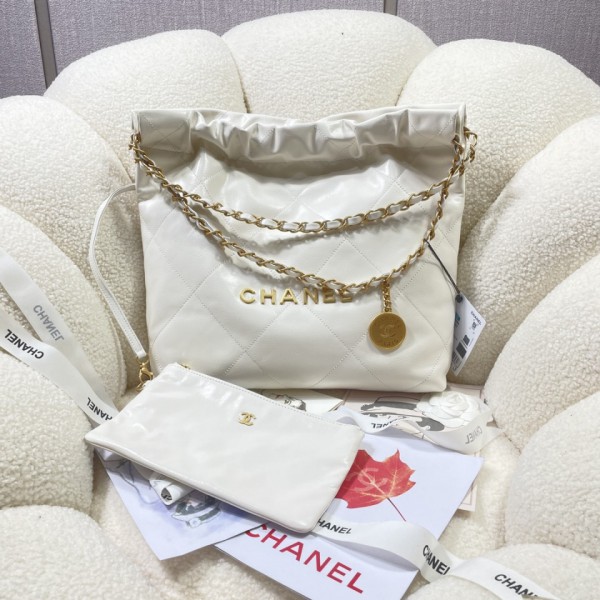 Chanel 22 Small Handbag - 22BAG033