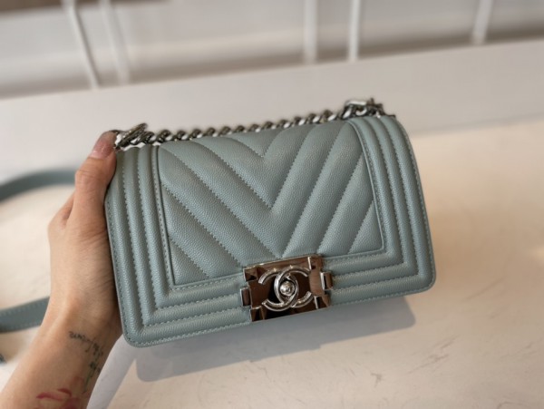Chanel BOY Handbag 20cm - BOY045