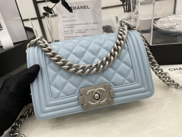 Chanel BOY Handbag 20cm - BOY208