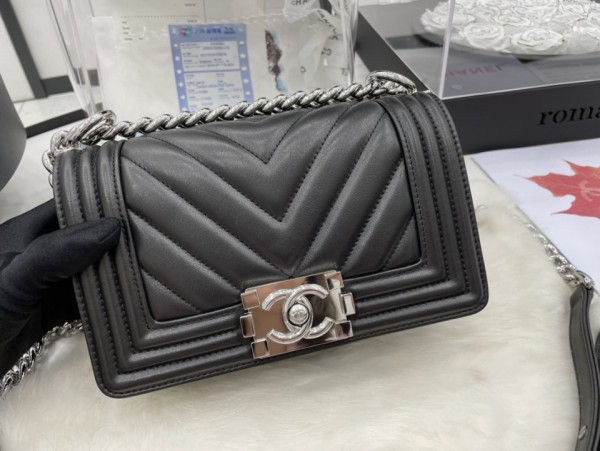 Chanel BOY Handbag 20cm - BOY210