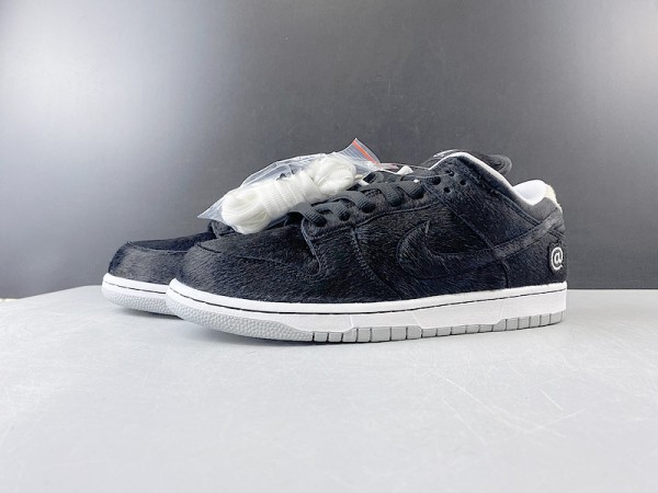 Medicom Toy x Nike SB Dunk Low "BE@RBRICK" (NDS-N08)