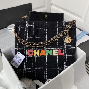 Chanel 22 Medium Handbag - 22BAG006