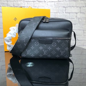 Louis Vuitton Men Outdoor Messenger Bags (LV-BG-M30233)